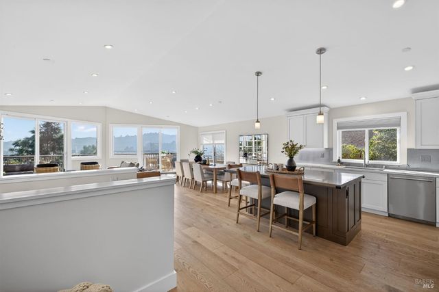 60 Marina Court Dr, San Rafael, CA 94901