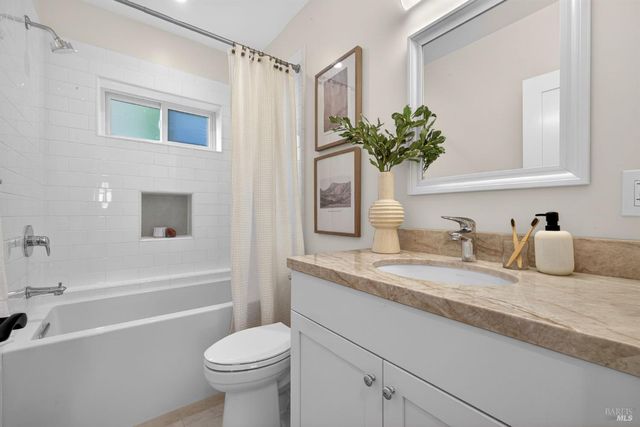 60 Marina Court Dr, San Rafael, CA 94901