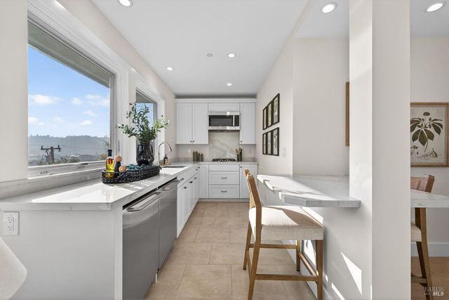 60 Marina Court Dr, San Rafael, CA 94901