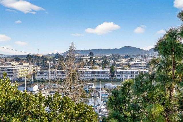 60 Marina Court Dr, San Rafael, CA 94901