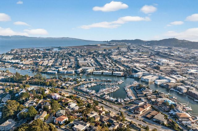 60 Marina Court Dr, San Rafael, CA 94901