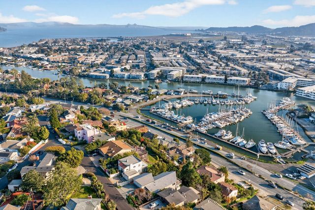 60 Marina Court Dr, San Rafael, CA 94901