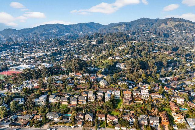 60 Marina Court Dr, San Rafael, CA 94901