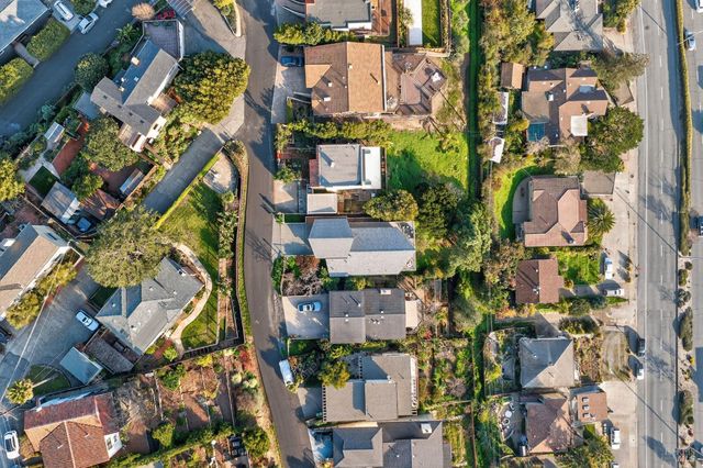 60 Marina Court Dr, San Rafael, CA 94901