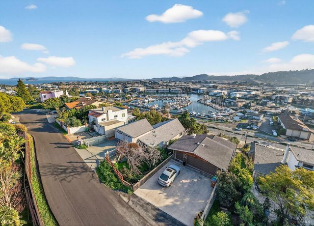 60 Marina Court Dr, San Rafael, CA 94901