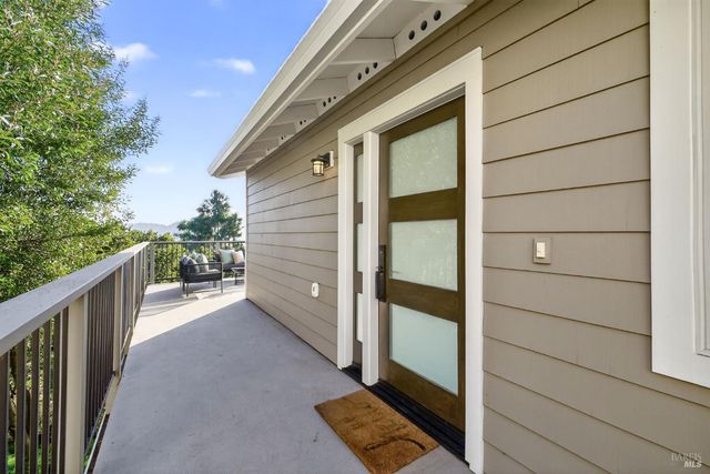 60 Marina Court Dr, San Rafael, CA 94901