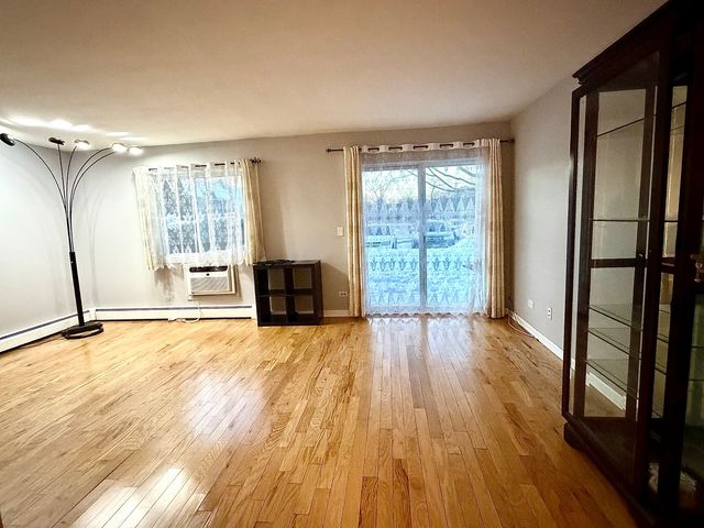10385 Dearlove Road 1I, Glenview, IL 60025