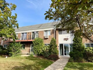 10385 Dearlove Road 1I, Glenview, IL 60025