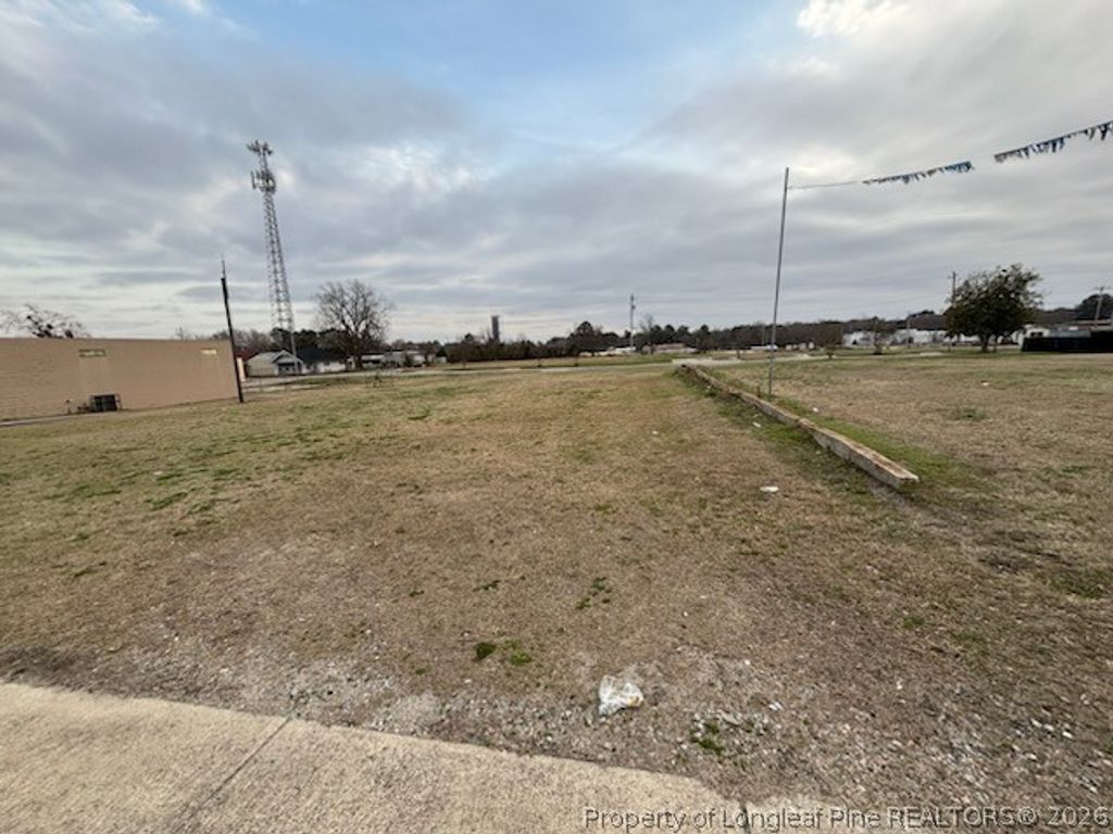 305 E FIRST Street E, Lumberton, NC 28358 — exterior