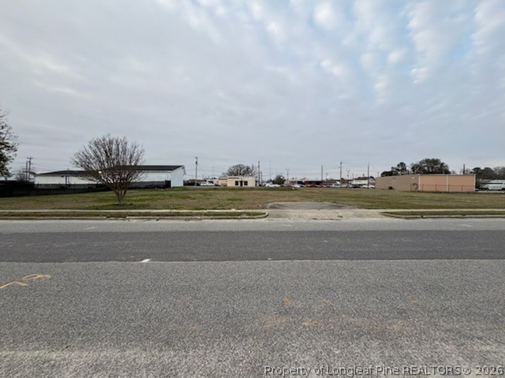 305 E FIRST Street E, Lumberton, NC 28358 — photo 4