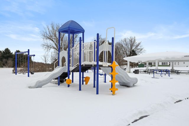 6939 Vinewood Avenue, Belmont, MI 49306