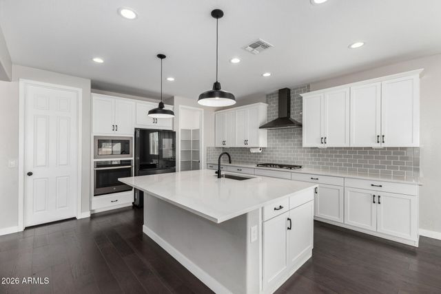 18940 W MERCER Lane, Surprise, AZ 85388