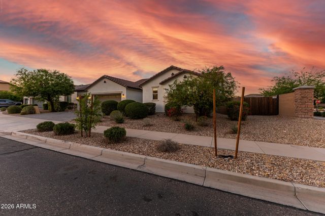 18940 W MERCER Lane, Surprise, AZ 85388