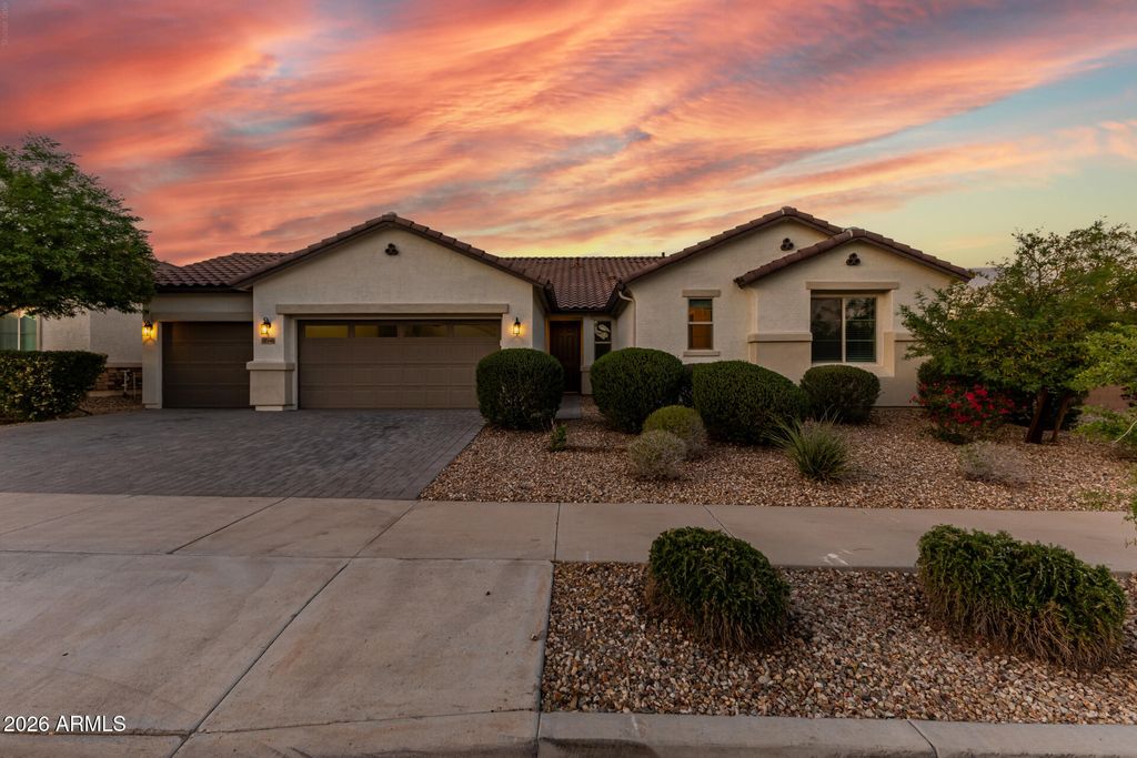 18940 W MERCER Lane, Surprise, AZ 85388