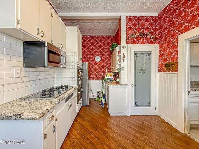 954 Thompson Boulevard, Ventura, CA 93001