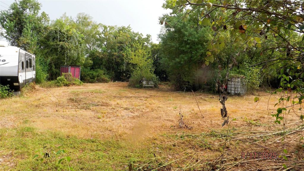 6724 Alston Drive, Hitchcock, TX 77563