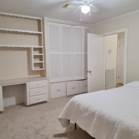 202 W Watt Street, El Campo, TX 77437