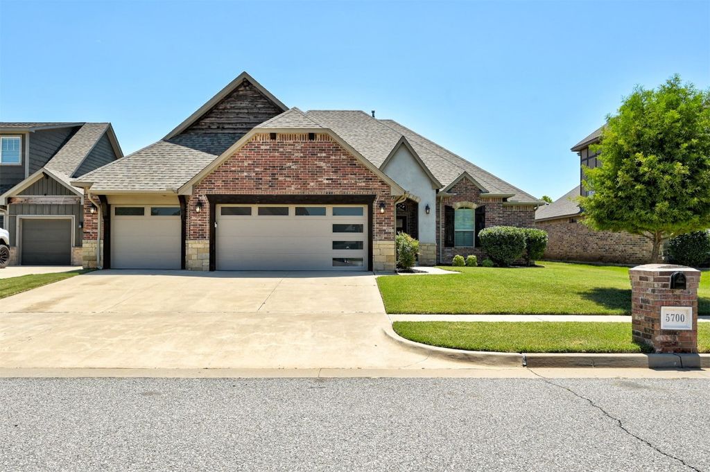 5700 St James Place, Oklahoma City, OK 73179