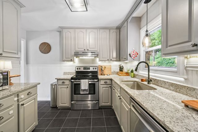 525 Holt Valley Rd, Nashville, TN 37221