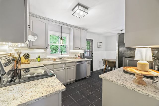 525 Holt Valley Rd, Nashville, TN 37221