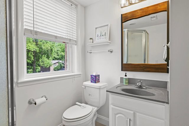 525 Holt Valley Rd, Nashville, TN 37221