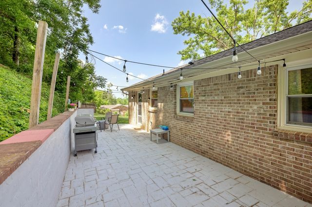525 Holt Valley Rd, Nashville, TN 37221