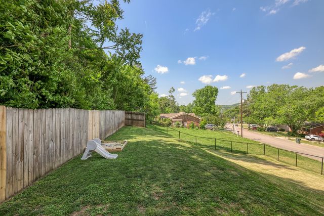 525 Holt Valley Rd, Nashville, TN 37221