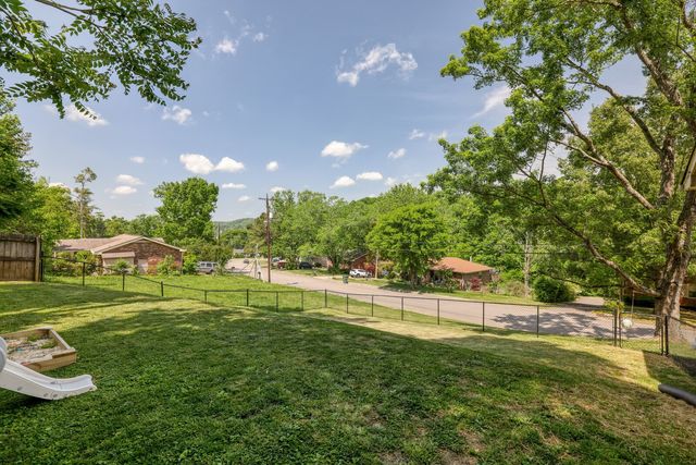 525 Holt Valley Rd, Nashville, TN 37221