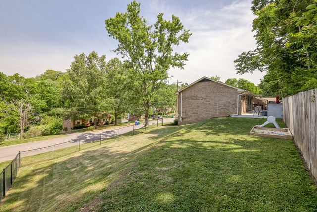 525 Holt Valley Rd, Nashville, TN 37221