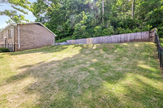 525 Holt Valley Rd, Nashville, TN 37221