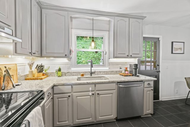 525 Holt Valley Rd, Nashville, TN 37221