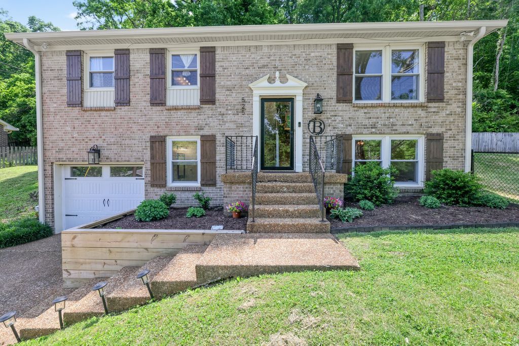 525 Holt Valley Rd, Nashville, TN 37221