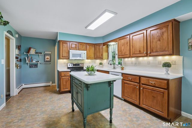 28 Colonial Ridge Drive, New Milford, CT 06755