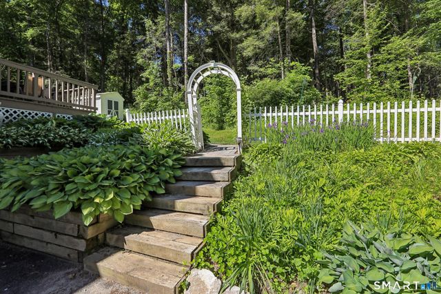 28 Colonial Ridge Drive, New Milford, CT 06755