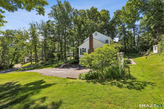 28 Colonial Ridge Drive, New Milford, CT 06755