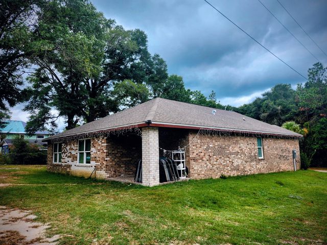 167 Apache Drive, Defuniak Springs, FL 32435