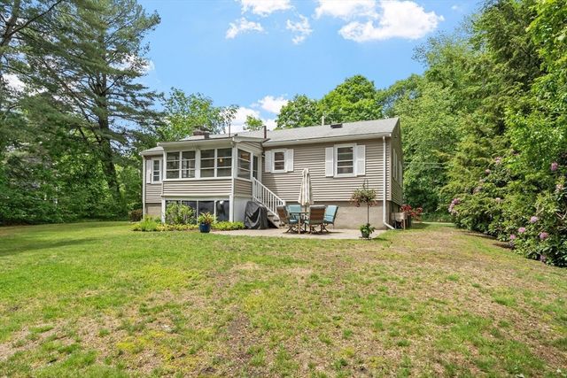 517 Pearl St, Reading, MA 01867