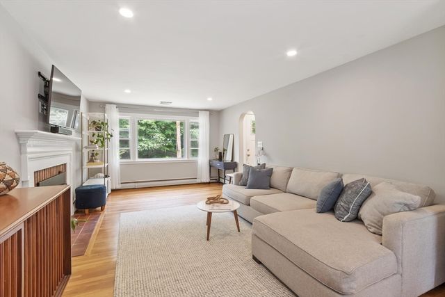 517 Pearl St, Reading, MA 01867