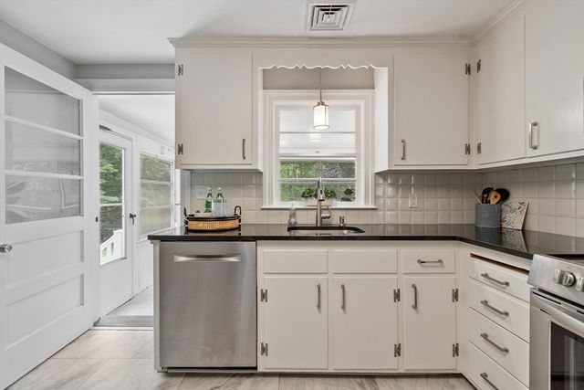 517 Pearl St, Reading, MA 01867