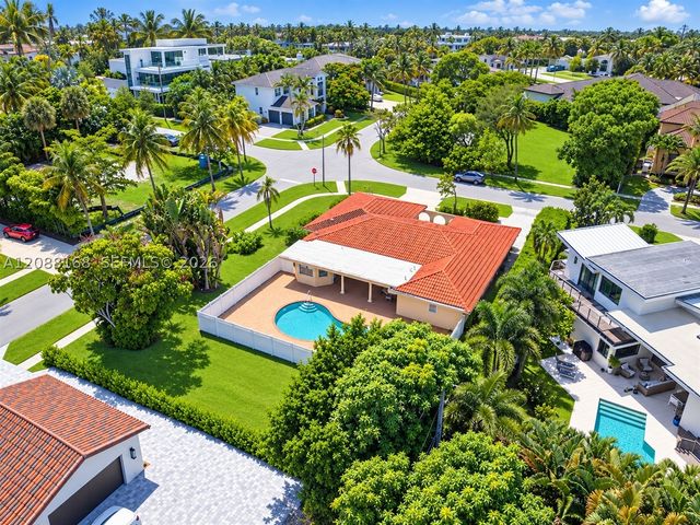 820 NE 4th Ave, Boca Raton, FL 33432