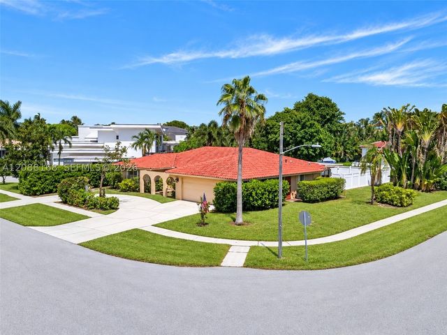 820 NE 4th Ave, Boca Raton, FL 33432