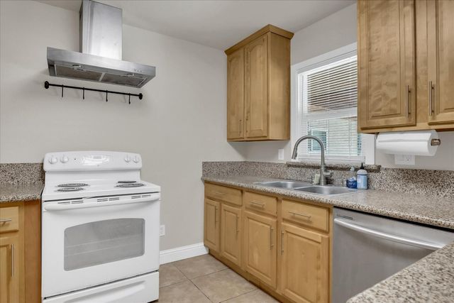 2236 Shaw St, Sacramento, CA 95821