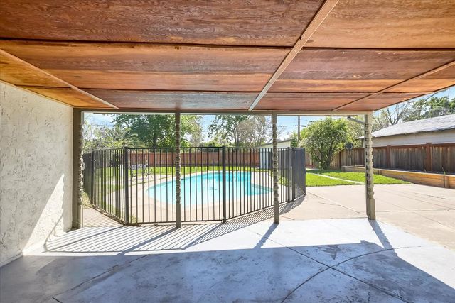 2236 Shaw St, Sacramento, CA 95821