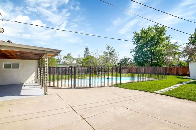 2236 Shaw St, Sacramento, CA 95821