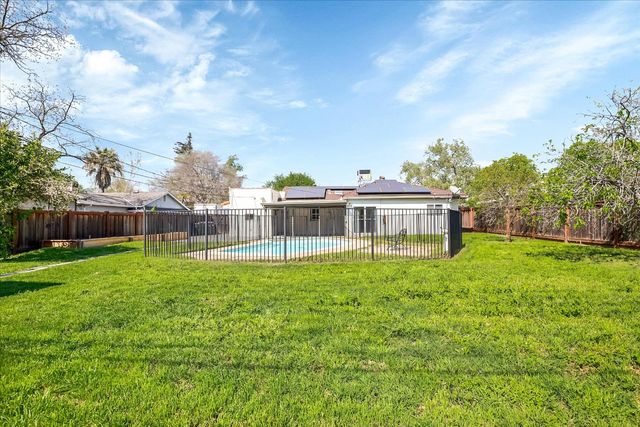 2236 Shaw St, Sacramento, CA 95821