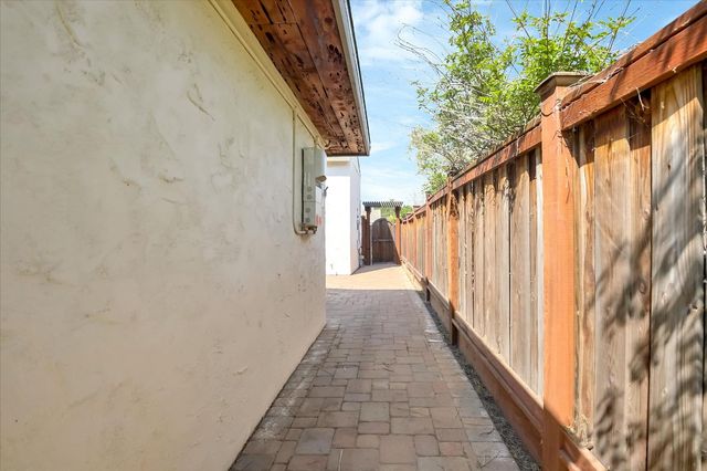 2236 Shaw St, Sacramento, CA 95821