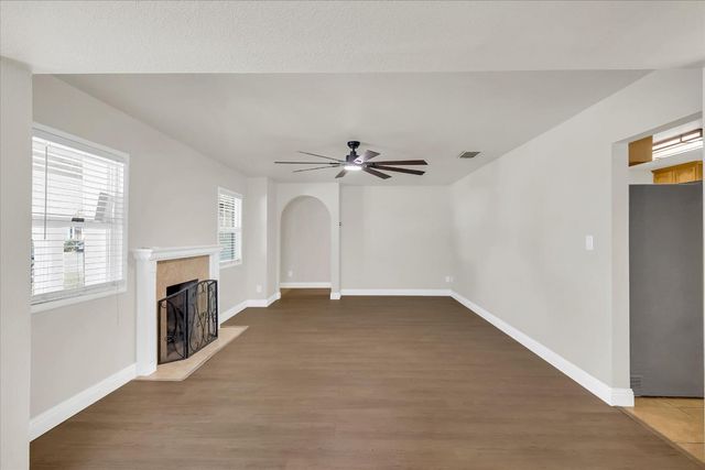 2236 Shaw St, Sacramento, CA 95821