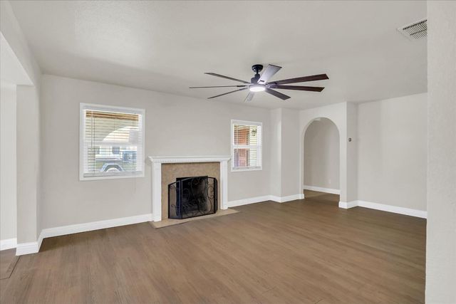 2236 Shaw St, Sacramento, CA 95821