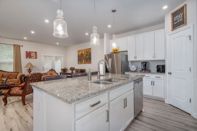 3039 Duvall Dr, Gallatin, TN 37066