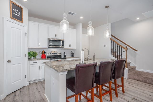 3039 Duvall Dr, Gallatin, TN 37066